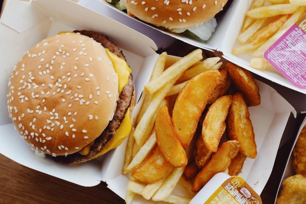 Close-up of a tasty cheeseburger with fries, perfect for fast food lovers.